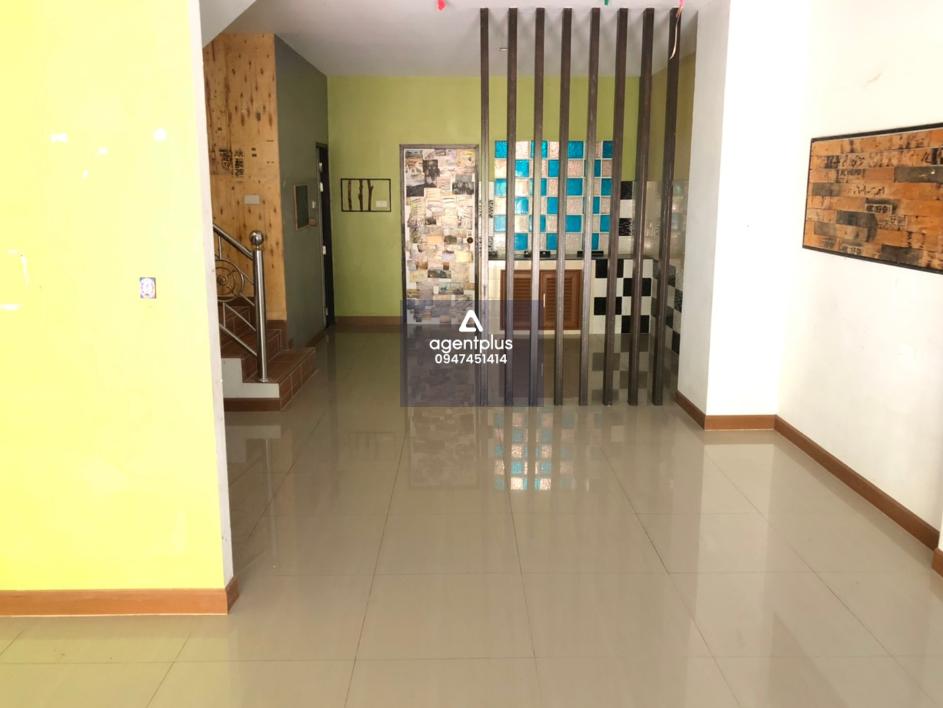 ทาวน์เฮ้าส์ 2 ชั้น ถนนสายตลาดใหม่-โรงนา การคมนาคมสะดวก สาธารณูปโภคครบครัน ใกล้แหล่งชุมชน โครงการโชติกา โมเดิร์นนิตี้ พานทอง