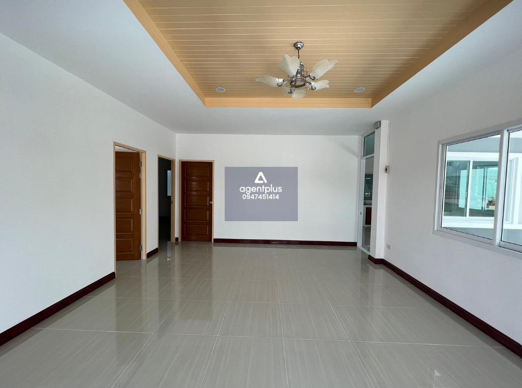 บ้านเดี่ยวชั้นเดียว โชติกา โมเดิร์นนิตี้ ทำเลดี เดินทางสะดวก สามารถเข้าออกได้หลายเส้นทาง อาทิ ถนนบ้านเก่า ถนนทางหลวงจังหวัดหมายเลข 3127 และถนนศุขประยูร ใกล้แหล่งชุมชน