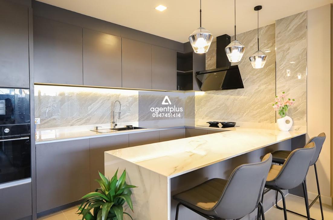 คอนโดหรูใกล้ทะเล – Living Space ระดับ Premium ยูนิตขนาดใหญ่แบบ 3 ห้องนอน