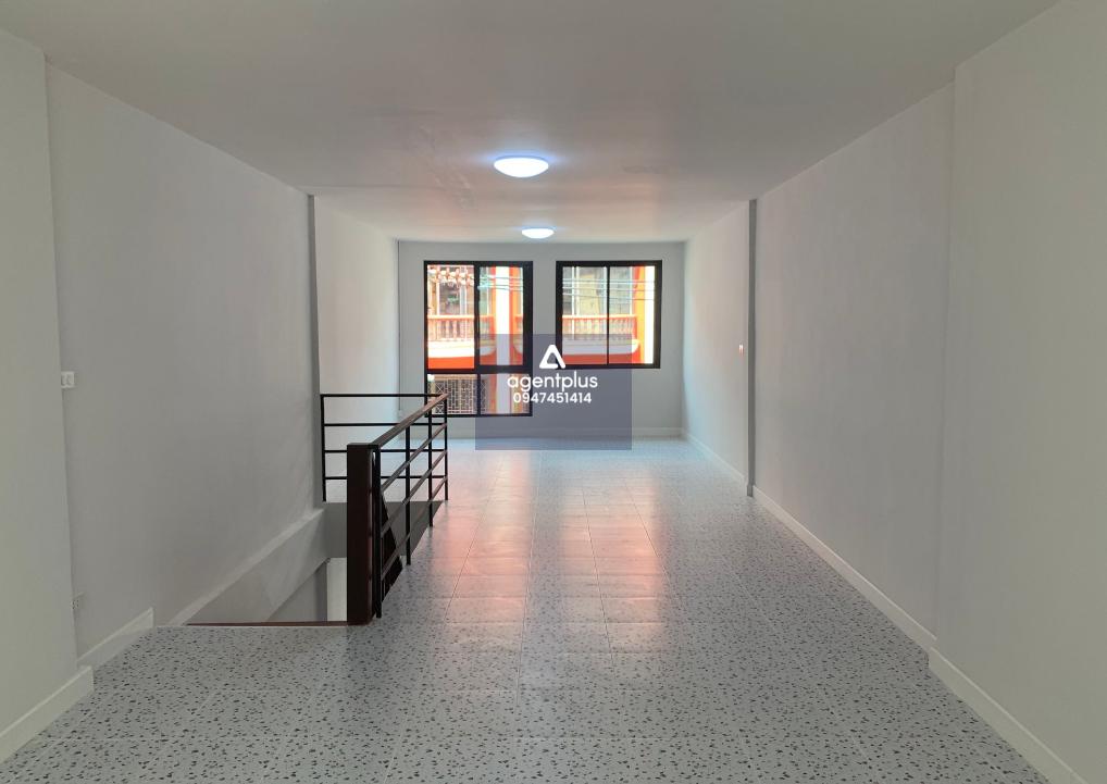 ขายอาคารพาณิชย์ ท่าน้ำนนทบุรี ปรับปรุงใหม่ อาคารพาณิชย์ 3 ชั้น ทำเลดี เดินทางสะดวก เชื่อมต่อถนนสายหลัก เหมาะสำหรับอยู่อาศัยและทำการค้า