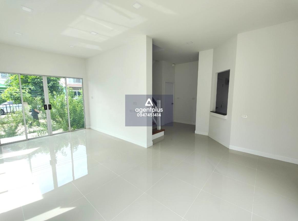 ขายบ้านเดี่ยว 2 ชั้น ทำเลดี เดินทางสะดวก รายล้อมด้วยสถานที่อำนวยความสะดวก บ้านเดี่ยว โครงการบ้านมณีรินทร์ พาร์ค 2