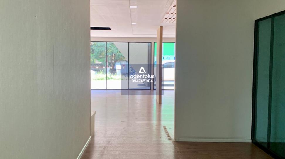 โชว์รูมและบ้านว่างเปล่าให้เช่า Sukhumvit Soi 76