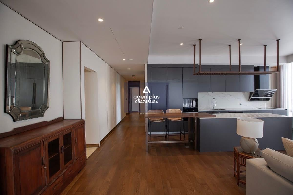 ขายคอนโดหรู Muniq Langsuan วิวสวนลุมพินี 3ห้องนอน เฟอร์ครบ