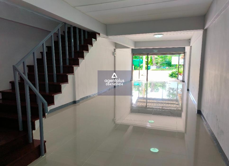 ขายทาวน์เฮ้าส์ 2 ชั้นพร้อมอยู่ หัวมุมปากซอย ริมถนน เคหะ-บ้านใหม่ ไทรน้อย เหมาะทำสำนักงาน ค้าขาย ร้านสะดวกซื้อ หรือทำห้องให้เช่าทำเลดี 3ห้องนอน 2น้ำ ต่อเติมหลังคาหน้าบ้าน ปรับปรุงใหม่ใหม่หมดทั้งหลัง