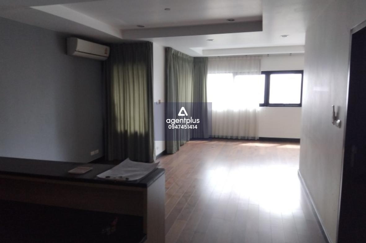 ขายคอนโด สาธรการ์เด้นท์ 1 ห้องนอน 1 ห้องน้ำ พร้อมห้องโถง 1 ห้อง ถนนนราธิวาสราชนครินทร์ รายล้อมไปด้วยสิ่งอำนวยความสะดวกหลายแห่ง