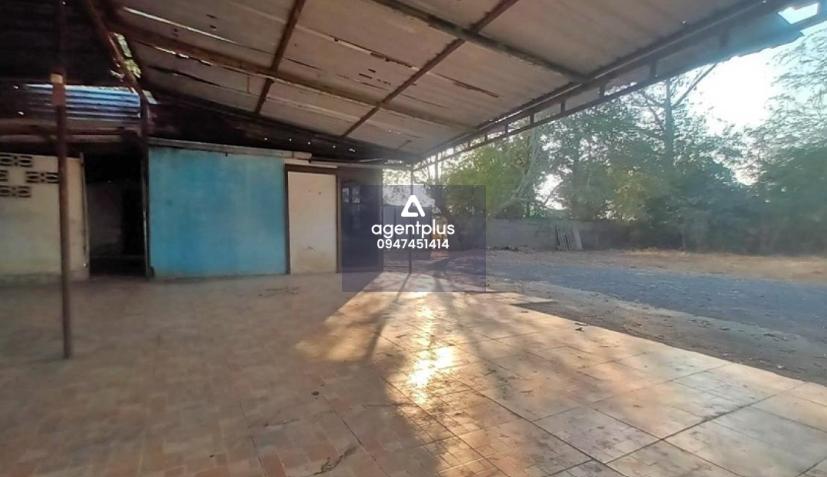 *ขายที่ดินพร้อสิ่งปลูกสร้าง ห่างจากถนนสายบางปะอิน-นครสวรรค์ประมาณ 520 เมตร