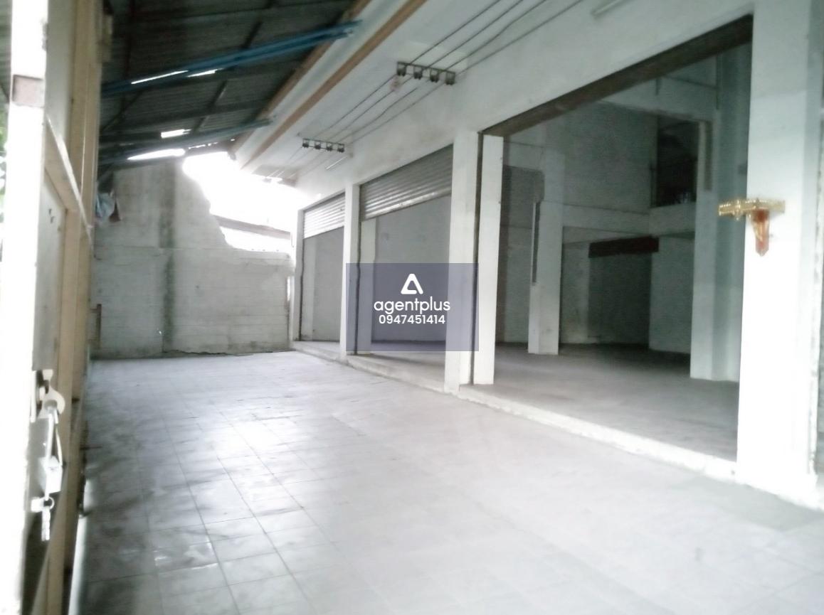 ขายอาคารพาณิชย์ 3.5 ชั้น 6 คูหา เหมาะสำหรับเปิดกิจการ เช่น ร้านค้า, โชว์รูม, โกดังขนาดย่อม หรือดัดแปลงเป็นห้องพักให้เช่า