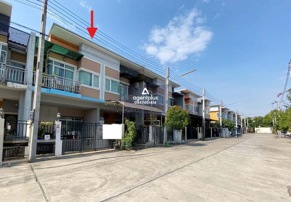 ทาวน์เฮ้าส์ 2 ชั้น ศรุตาทาวน์ ทำเลโครงการติดถนนราชชุมพล-ถนนสุขุมวิท(ทล.3)  เดินทางเข้า-ออกสะดวก อยู่ในแหล่งชุมชน