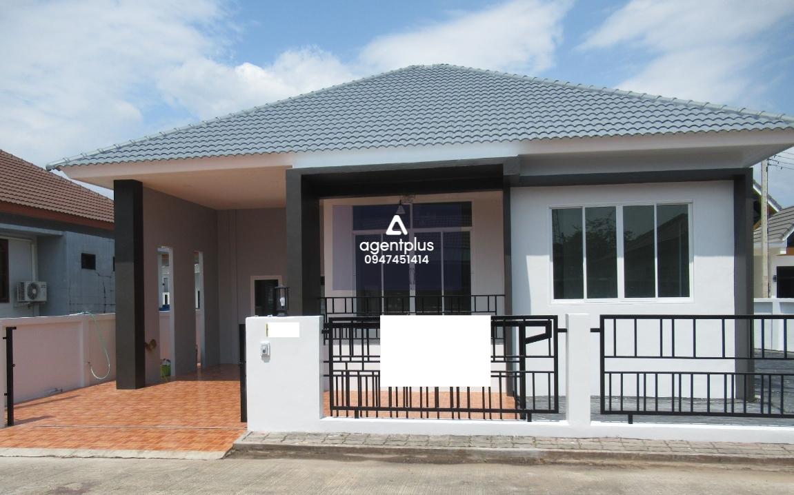 บ้านเดี่ยวชั้นเดียว โครงการศรีอุไรการเคหะ เมืองสุราษฎร์ธานี ปรับปรุงใหม่ การคมนาคมสะดวกสบาย สภาพแวดล้อมโดยรอบเป็นแหล่งชุมชน