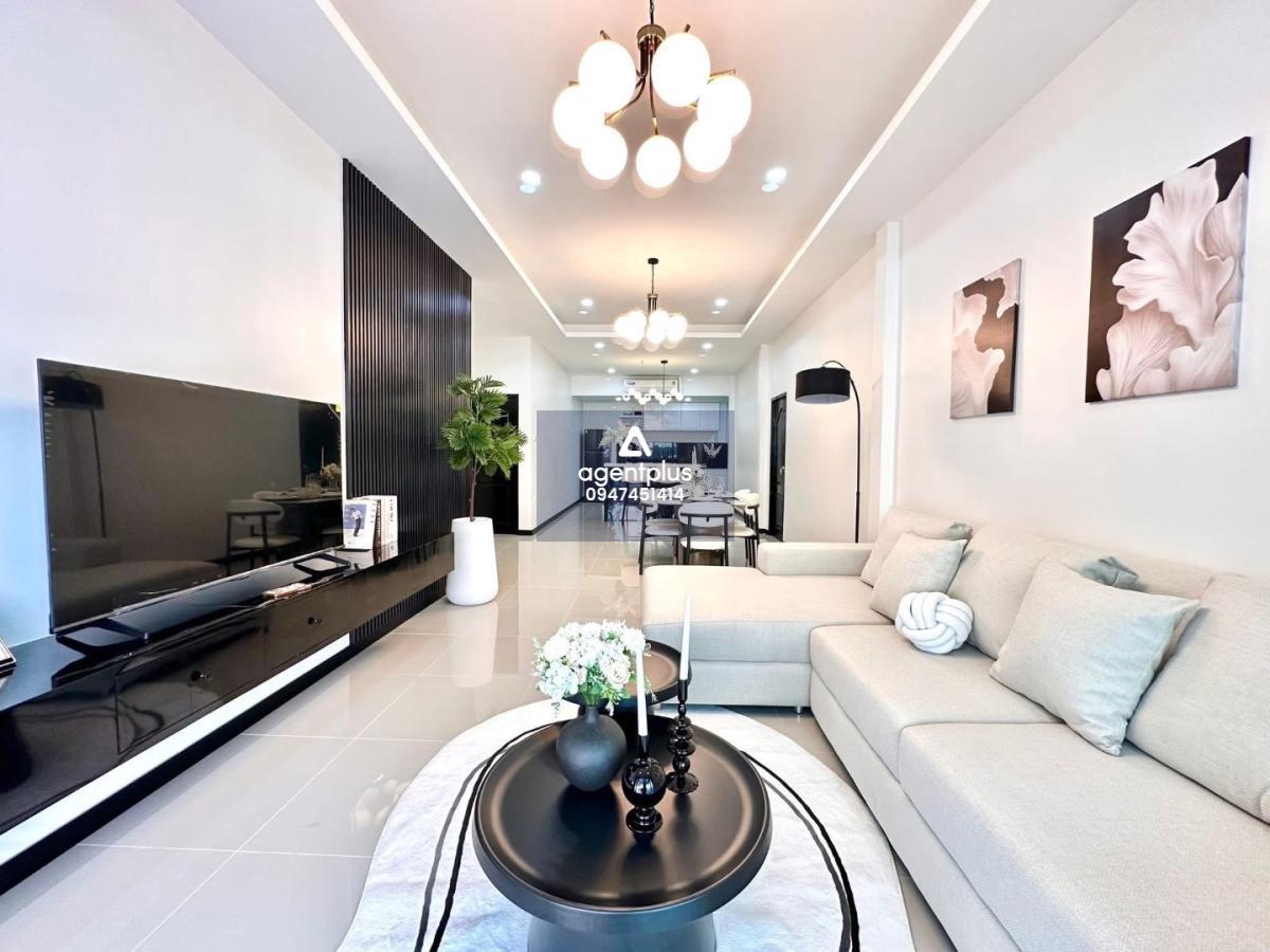 *บ้านแฝดรีโนเวทใหม่ทั้งหลัง พร้อมสระว่ายน้ำส่วนตัว โลเคชั่น: ซอยเนินพลับหวาน (ซอยลับแล)