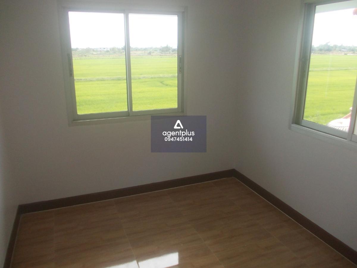 พฤกษา 27 อ่อนนุช-ลาดกระบัง ทาวน์เฮ้าส์ 2 ชั้น ทำเลดี การเดินทางสะดวก อยู่ใกล้กรุงเทพฯ ห่างจากถนนเลียบคลองพระองค์ไชยานุชิต ประมาณ 1.2 กม.