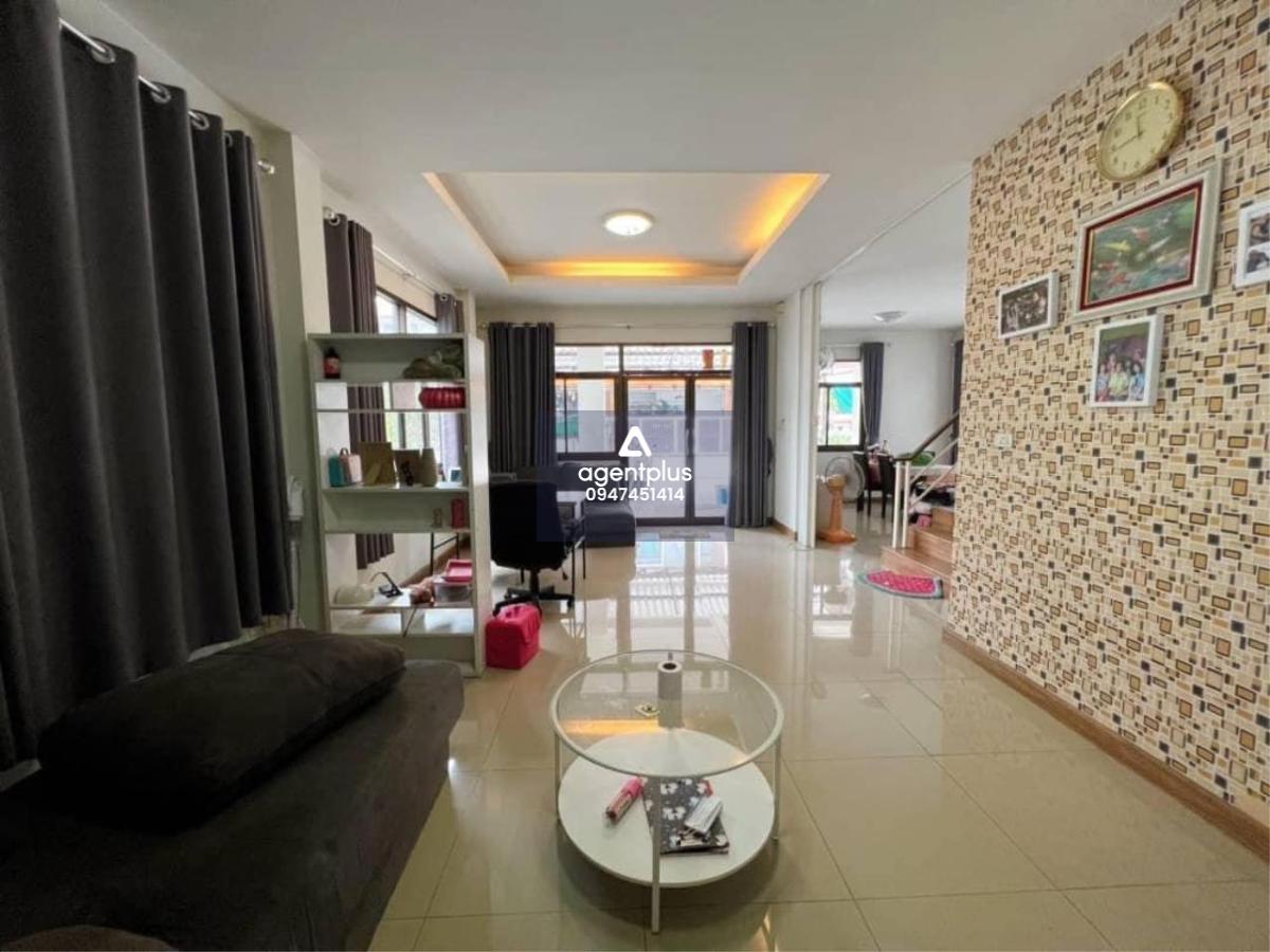 หมู่บ้านโกลเด้นทาวน์วังหิน  ศรีราชา