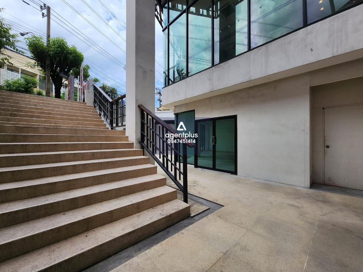 ให้เช่า พื้นที่ Commercial Space ในอาคาร Mixed Use Community Mall ถนน จันทร์ 