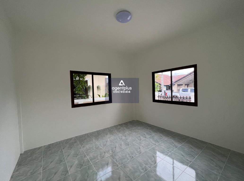 บ้านเดี่ยวชั้นเดี่ยว โครงการศุภสิริ ศรีราชา ทำเลดีใกล้ถนนเลียบมอเตอร์เวย์(ทล.7) แยกเข้าถนนบ้านสวนทองประมาณ 850 เมตร แยกเข้าซอยชุมชนในซาก 11