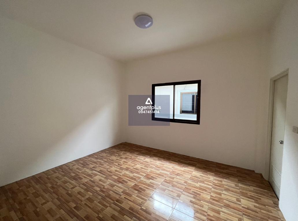 บ้านเดี่ยวชั้นเดียว ศุภสิริ ศรีราชา ถนนเลียบมอเตอร์เวย์(ทล.7) แยกเข้าถนนบ้านสวนทองประมาณ 850 เมตร แยกเข้าซอยชุมชนในซาก 11 ทำเลดี เดินทางเข้า-ออกสะดวก สาธารณูปโภคพร้อม