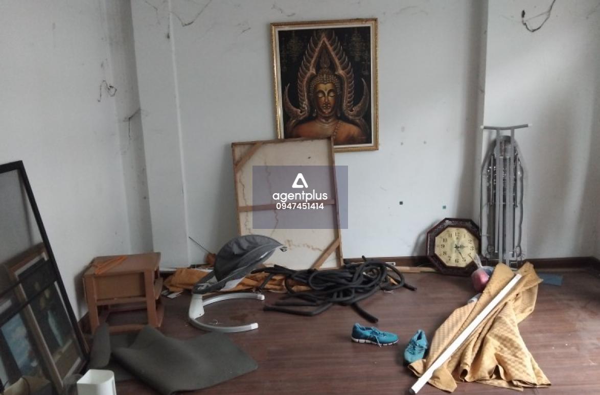 ทาวน์เฮ้าส์ 3 ชั้น โครงการ ลิฟวิ่ง เรสซิเด้นท์ รังสิต  ราชพฤกษ์ เหมาะนำไปรีโนเวท รายล้อมไปด้วยสิ่งอำนวยความสะดวก