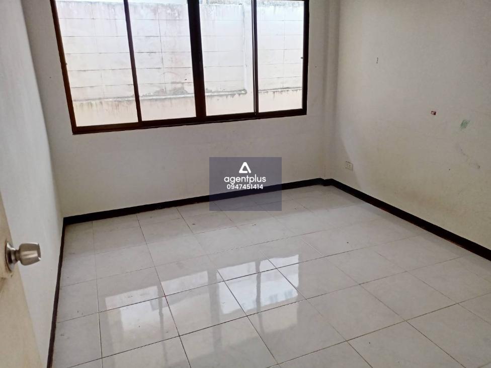 บ้านเดี่ยว โครงการล้านนา วิลเลจ ปลวกแดง ถนนสายรย.3013 การคมนาคมสะดวก สาธารณูปโภคครบครัน ใกล้แหล่งชุมชน