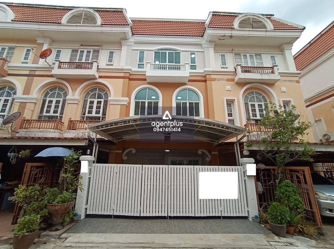 ขายทาวน์เฮ้าส์ 3 ชั้น โครงการรีสอร์ทต้า วัชรพล ปรับปรุงใหม่ ทำเลศักยภาพ เดินทางสะดวก ใกล้ทางด่วน