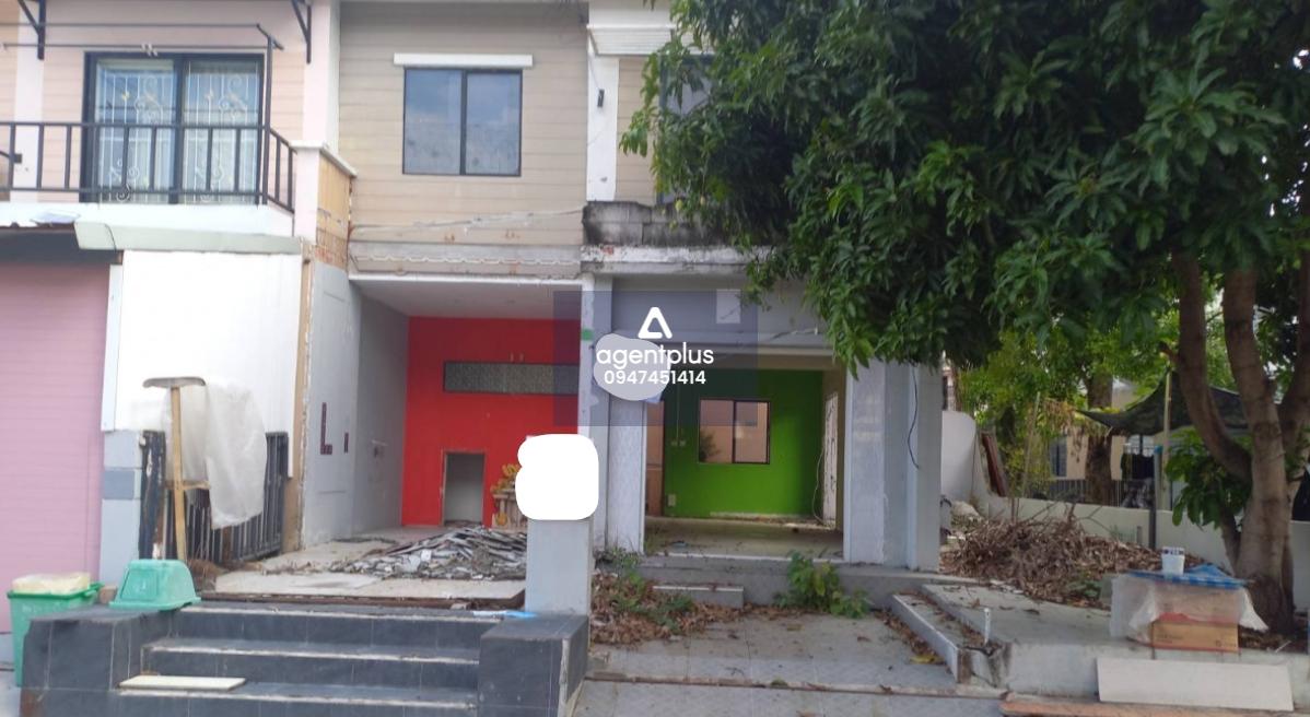 ทาวน์เฮ้าส์เปล่า 2 ชั้น โครงการพฤกษา 54 ทับ 1 เหมาะกับการนำไปรีโนเวท