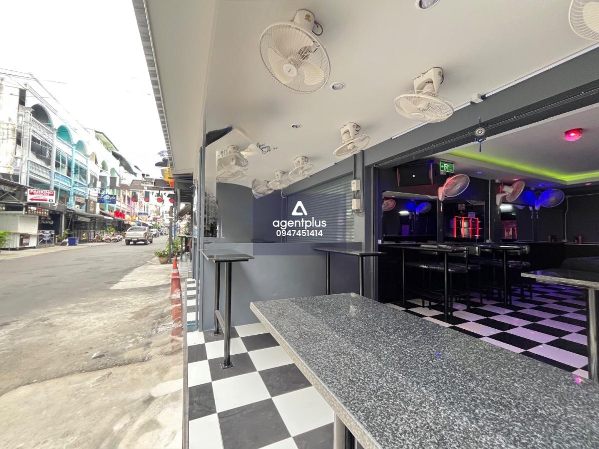 ให้เช่าด่วน! อาคารพาณิชย์ 4 ชั้น 2 คูหา รีโนเวทใหม่ ชั้นล่างแต่งครบสไตล์บาร์_พร้อมดำเนินกิจการได้ทันที