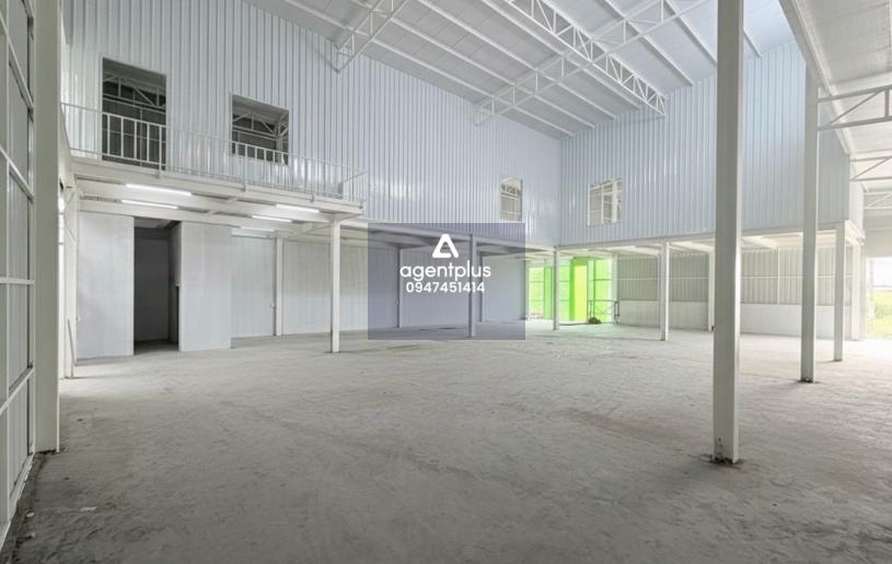 โกดังใหม่ให้เช่า รับน้ำหนักได้ 3 ตัน ทำเลร่มเกล้า 23 ลาดกระบัง