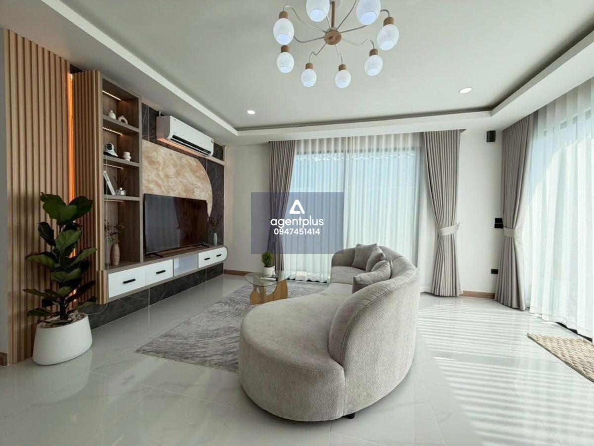 ขายบ้านเดี่ยวพูลวิลล่า ใกล้ห้างเทอมินอล21 เลียบทางรถไฟพัทยาเหนือ