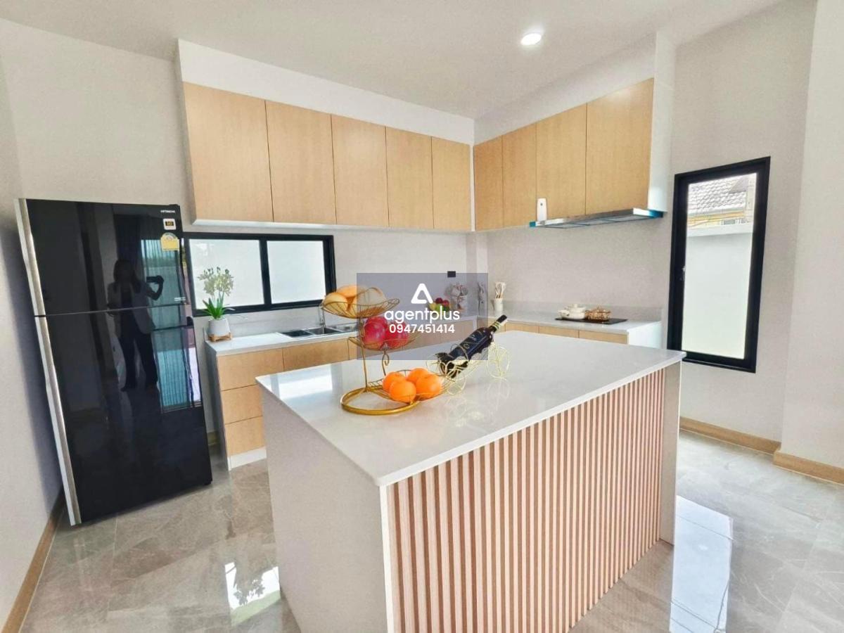 บ้านเดี่ยว 2 ชั้นสไตล์โมเดิร์นลักชัวรี่ ตอบโจทย์ในการใช้ชีวิต ด้วยความเป็นส่วนตัว ตกแต่งพร้อมเครื่องใช้ไฟฟ้า+เฟอร์นิเจอร์ครบ ทั้งหลัง ทุ่งกลมตาลหมัน เมืองพัทยา