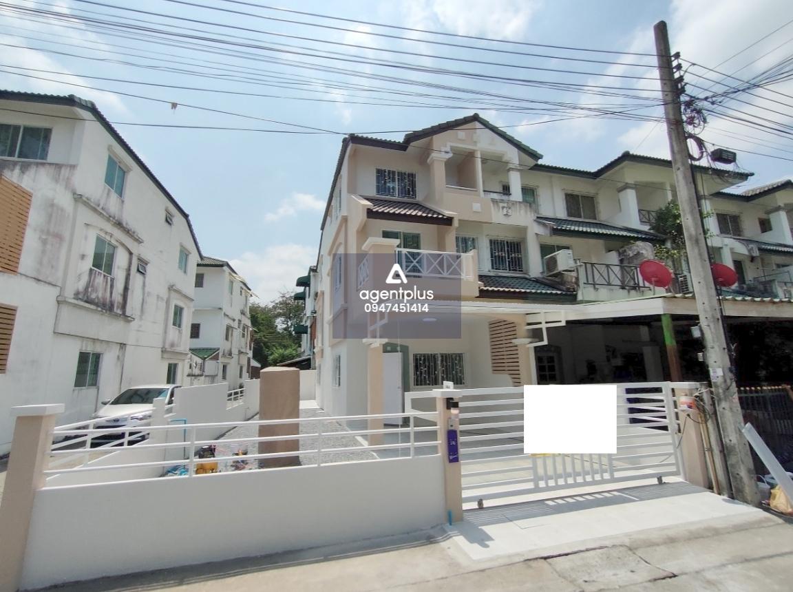 ทาวน์เฮ้าส์ 3 ชั้น บ้านมณเฑียรทิพย์ บางเขน บ้านพร้อมอยู่ ทำเลดี เหมาะสำหรับครอบครัวขนาดกลาง-ใหญ่