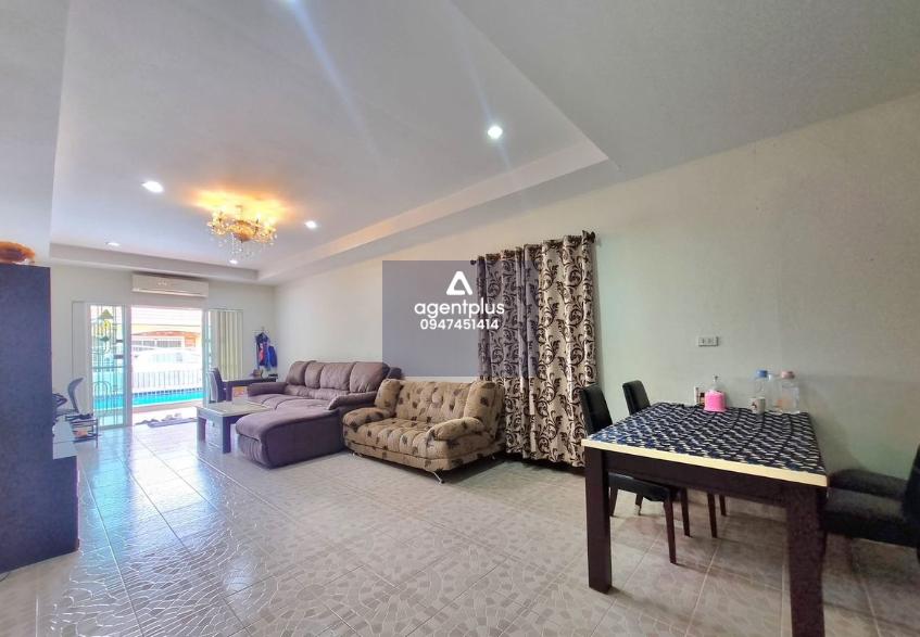 โอกาสพิเศษสำหรับครอบครัวที่ต้องการบ้านพักในบรรยากาศเงียบสงบ หรือผู้ที่มองหาการลงทุนปล่อยเช่าพูลวิลล่าใกล้พัทยา รายได้ดี ทำเลไม่ไกลจากกรุงเทพฯ ขายพลูวิลล่า 1 ชั้น นอร์เวย์ ไวกิ้ง วิลเลจ รีสอร์ต หนองปรือ ชลบุรี