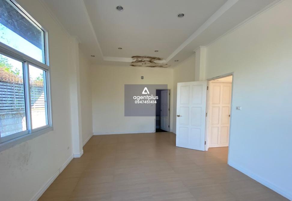 บ้านเดี่ยว โครงการสวนสน พารากอน กรีน รีสอร์ท ทำเลดี ติดถนนวโนภาส ใกล้หาดสวนสนเพียง 550 เมตร การคมนาคมสะดวก อยู่ในย่านชุมชน