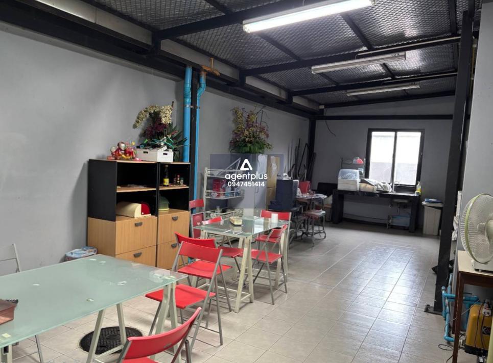 โฮมออฟฟิศ 4 ชั้น หลังใหญ่ ทำเลดีซอยนวมินทร์ 36 ดีไซน์ Modern เหมาะสำหรับสำนักงาน, Showroom, หรือเป็นบ้านพักอาศัยพร้อมออฟฟิศในตัว แยกพื้นที่ส่วนตัวและพื้นที่ทำงานออกจากกันอย่างชัดเจน