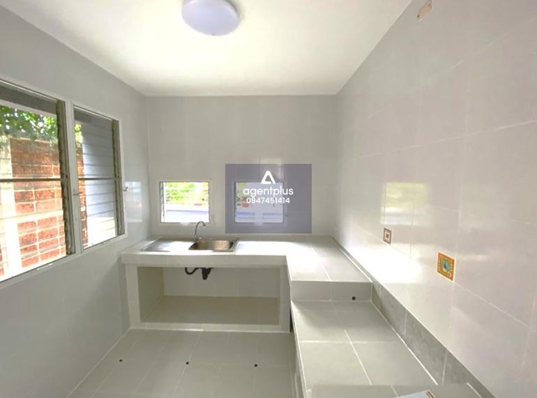 ขายบ้านเดี่ยว 2 ชั้น ปรับปรุงใหม่ โครงการปาริชาต สุวินทวงศ์ ซอยคุ้มเกล้า 11 ถนนคุ้มเกล้า ทำเลที่เดินทางสะดวก สามารถเข้า-ออกได้หลายเส้นทาง