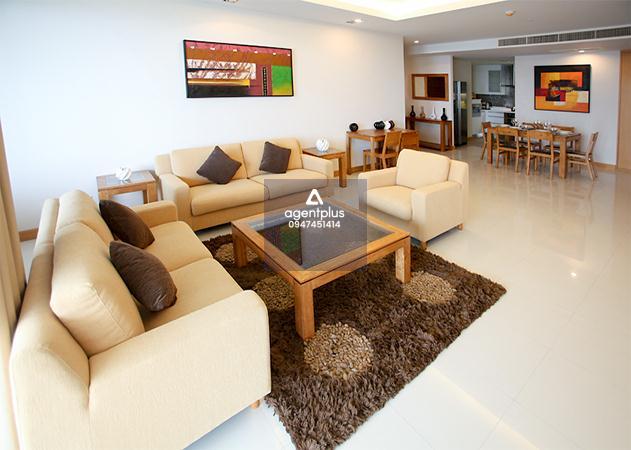 ขายคอนโดพร้อมผู้เช่า   คอนโดวิวทะเล ชื่อต่างชาติ La Royale Beach Condo นาจอมเทียน พัทยา