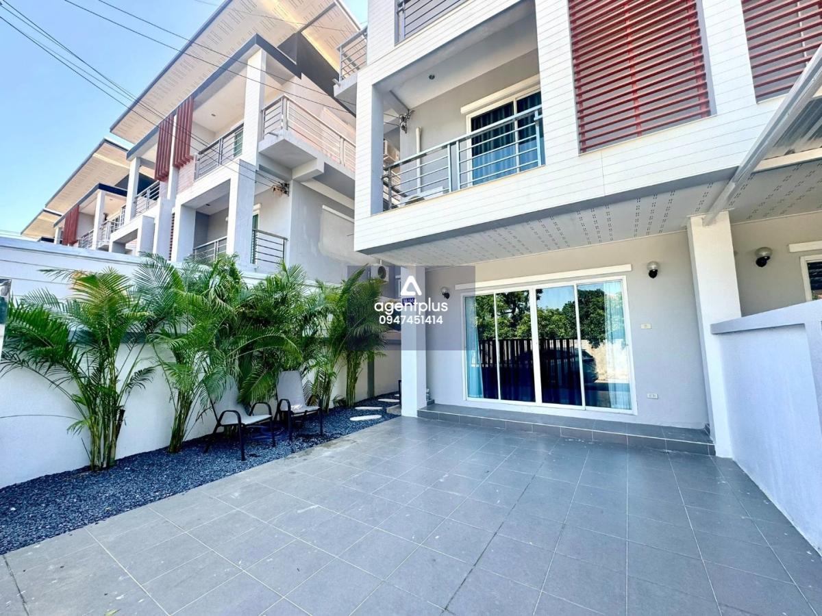 *ขายทาวน์โฮม 3 ชั้น ทำเลดี เขาน้อย พัทยา