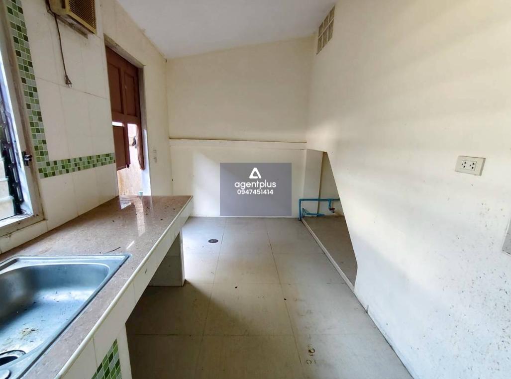 ทาวน์เฮ้าส์ 2 ชั้น ทำเลอยู่ติดกับถนนยายเรือน-หนองตาเสี่ยง ห่างจากถนนระยอง-บ้านค่าย ประมาณ 1กม.