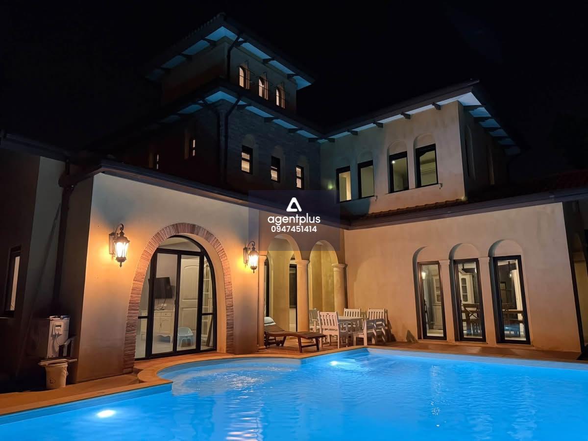 บ้านสไตล์ Tuscany ในโครงการ Nusa Chivani 4 ห้องนอน พร้อมสระว่ายน้ำส่วนตัว เงียบสงบ 