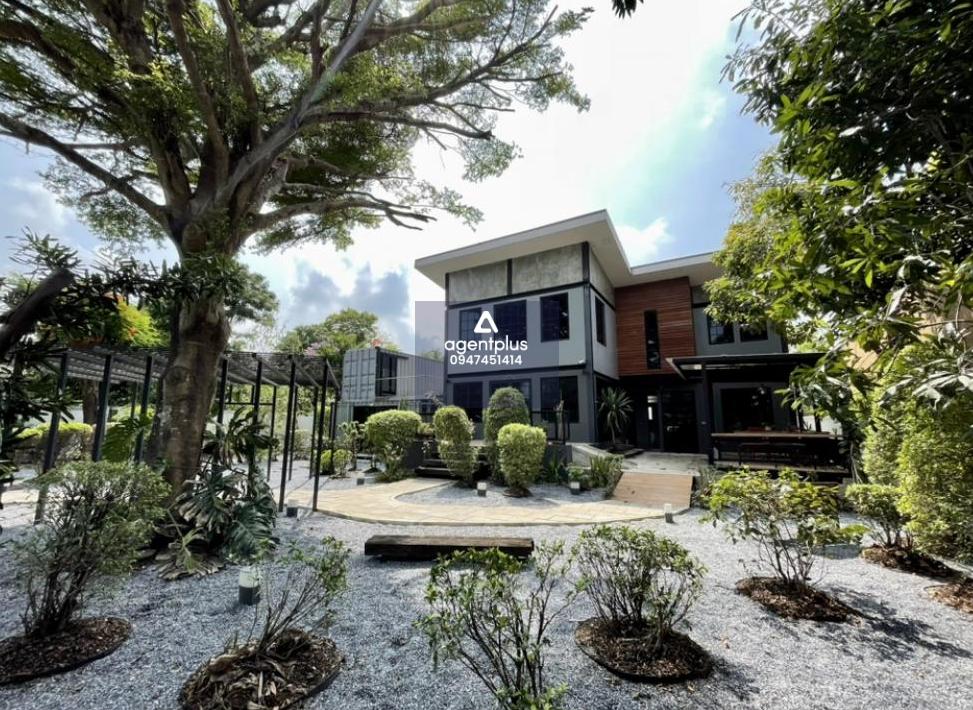 ออฟฟิศสำนักงาน สไตล์โมเดิร์นลอฟท์ พร้อมเฟอร์ สวนร่มรื่น ที่จอดรถเยอะ เข้าทางถนนราชพฤกษ์/รัตนาธิเบศร์ เหมาะมากสำหรับทำออฟฟิศ startup คาเฟ่ หรือ co working space