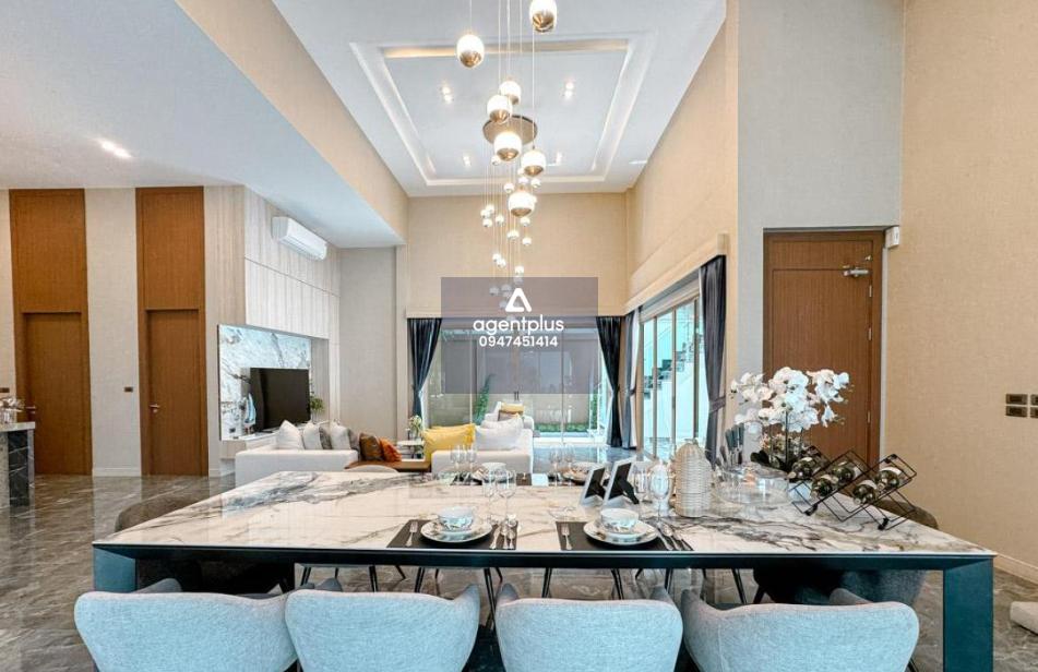 ขายบ้านพูลวิลล่าชั้นเดียว โครงการใหม่ในพัทยา เพดารสูงโปร่ง สไตล์โมเดิร์น 4 ห้องนอน 5 ห้องน้ำ ตกแต่งครบเฟอร์นิเจอร์ และเครื่องใช้ไฟฟ้า สวยงามครบชุด