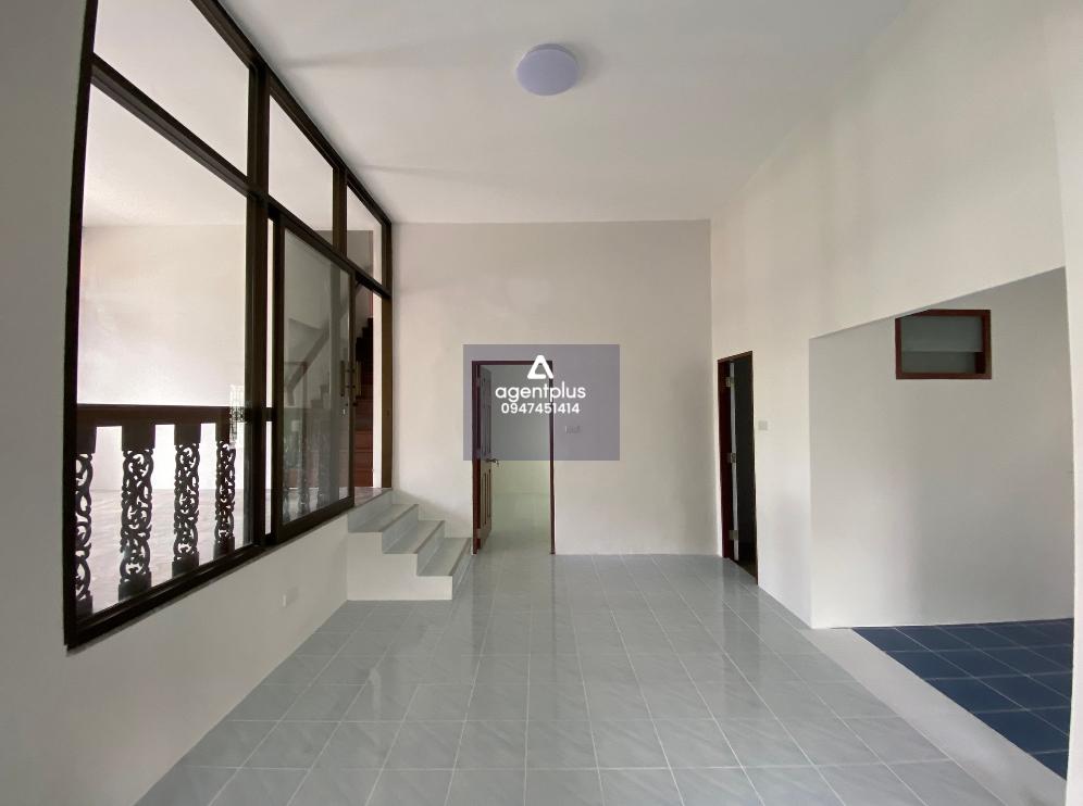 บ้านแฝด 2 ชั้น ปรับปรุงใหม่ โครงการดวงฤทัย ห่างจากถนนสุขุวิท ทล.3 ติดถนนดวงฤทัย การคมนาคมสะดวก ตั้งอยู่ในแหล่งชุมชน