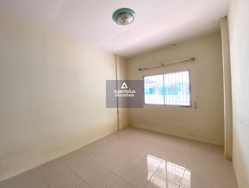 ศักดิ์ทิพย์ 2 ทาวน์เฮ้าส์ชั้นเดียว อยู่ในแหล่งชุมชน ซอย 4 ห่างจากถนน ทล.36 ประมาณ 2.0 กม. เดินทางเข้า-ออกสะดวก