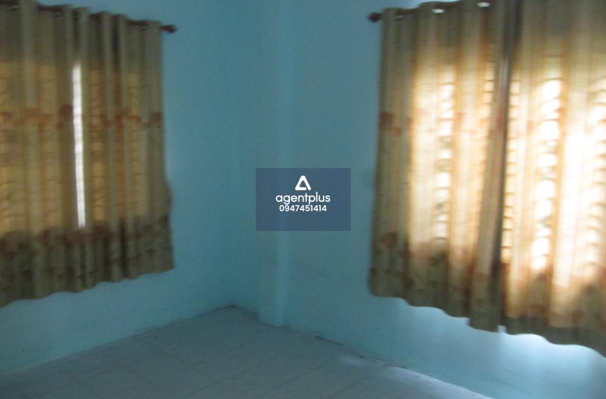 ขายด่วนบ้านทาวน์เฮ้าส์ชั้นเดียว หมู่บ้านเรือนแก้วมาบยางพร ถนนสายปากร่วม-ปลวกแดง (รย.3013) 2 ห้องนอน 1 ห้องน้ำ ราคา 1.35 ล้านบาท ใกล้สวนน้ำบ่อวิน