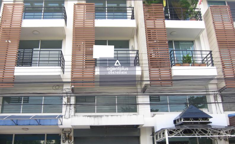 ทาวเฮ้าส์ 3.5 ชั้นหมู่บ้านทาวน์พลัส ประชาอุทิศ