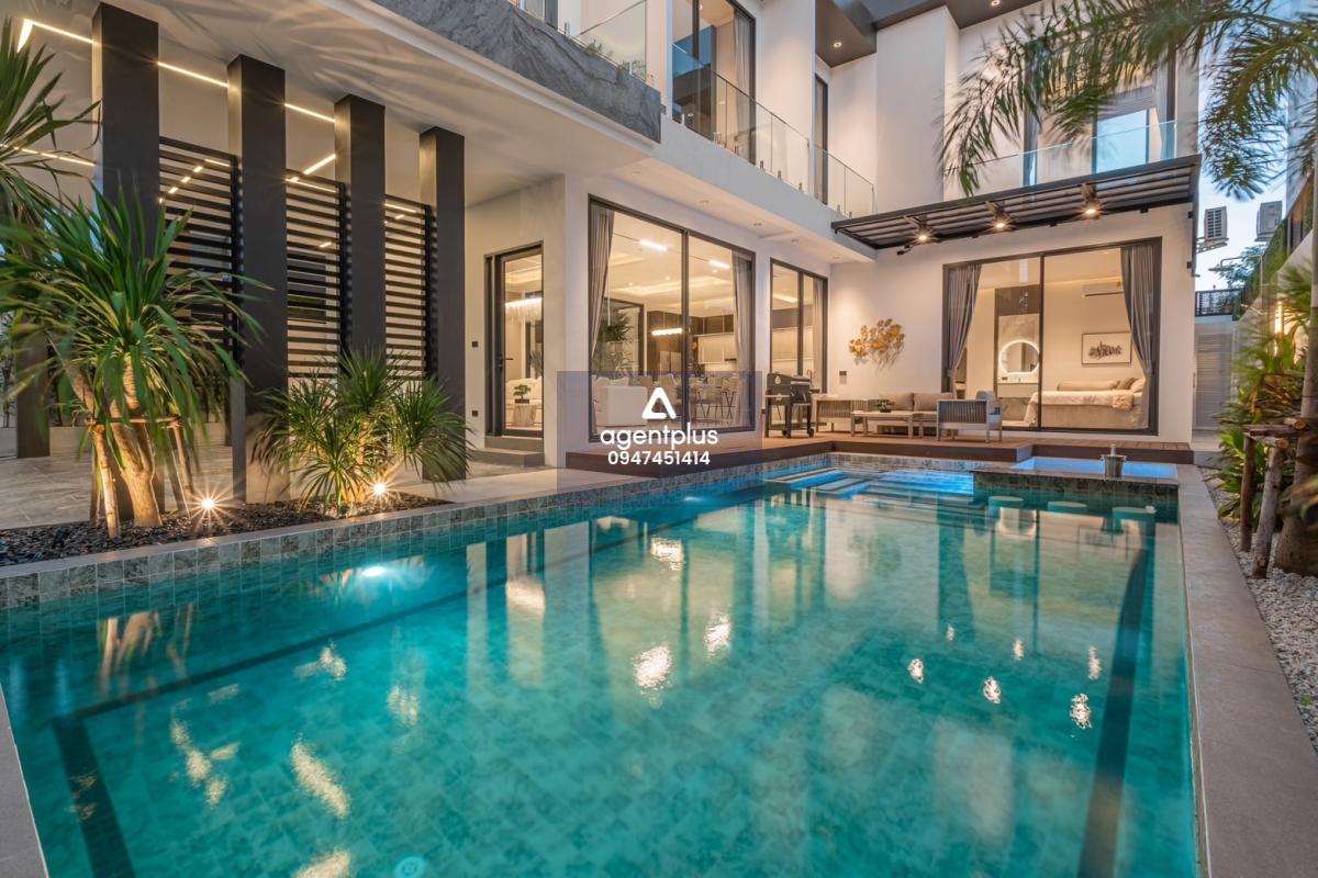 วิลล่าพร้อมสระว่ายน้ำสุดหรู 2 หลัง – ทำเลใจกลางเมืองพัทยา