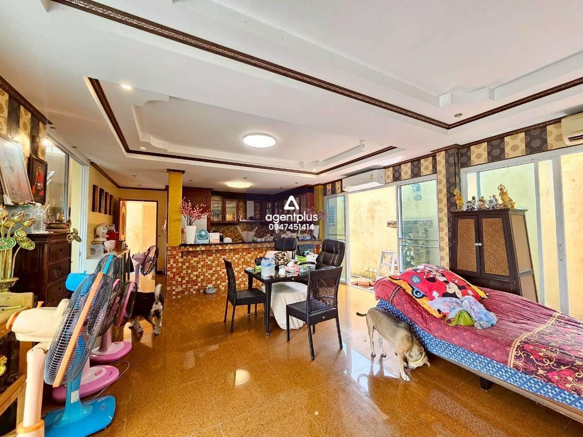 บ้านเดี่ยว 2 ชั้นครึ่ง พร้อมดาดฟ้า วิวเมืองพัทยา — ทำเลทองใกล้เขาพระตำหนัก & หาดจอมเทียน