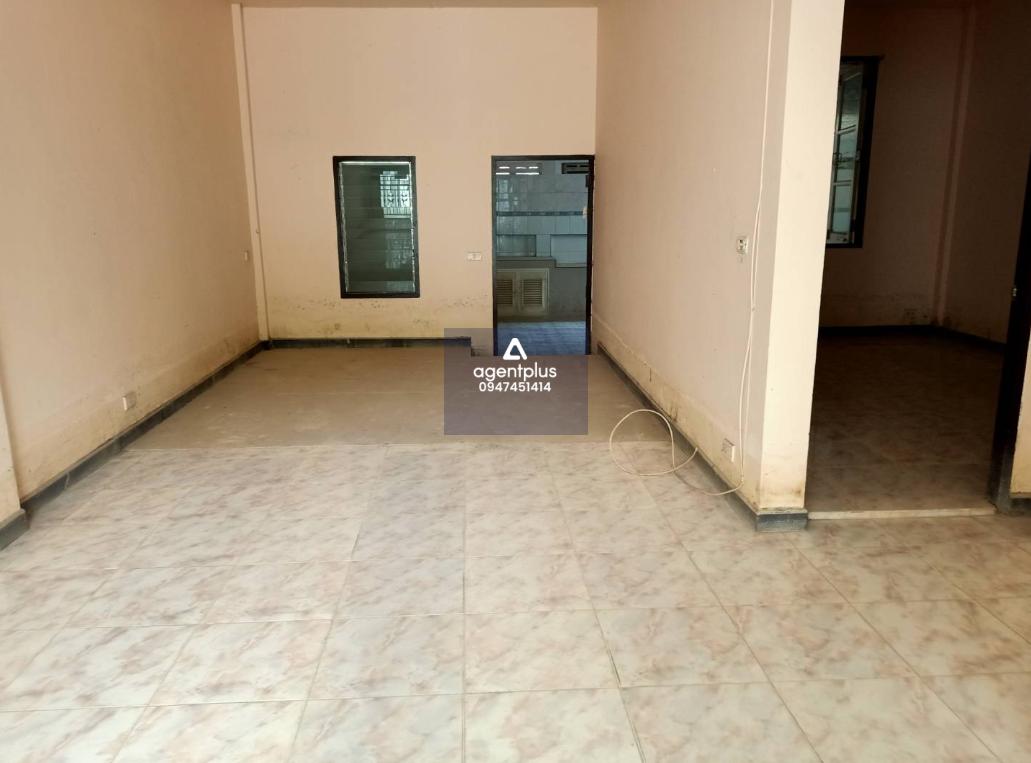 ทาวน์เฮ้าส์ชั้นเดียว โครงการแดนใหม่วิลล่า โครงการตั้งอยู่ในแหล่งชุมชน ใจกลางเมืองระยอง ถนนแหลมหิน-หนองมะหาด โครงการอยู่ห่างจากถนนนครระยอง 3 ประมาณ 700 เมตร การคมนาคมเข้าออกได้หลายเส้นทาง