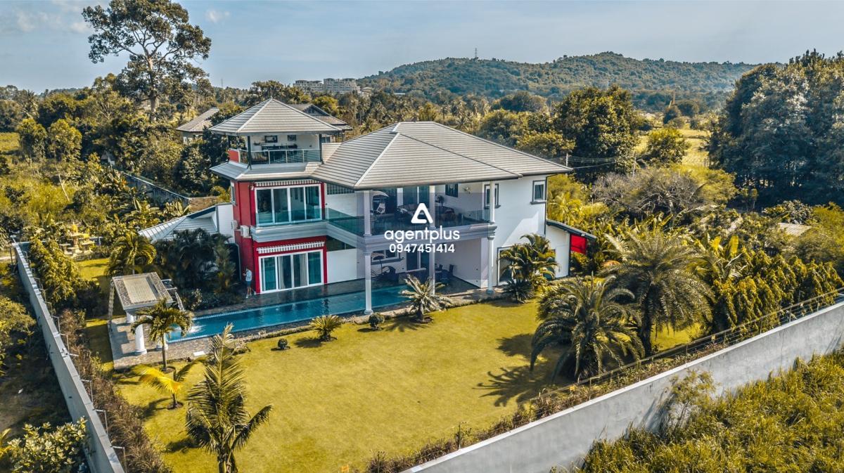 บ้านพูลวิลล่าสุดหรู เนื้อที่กว้าง ตกแต่งครบพร้อมเข้าอยู่   ราคาสุดพิเศษ บางเสร่ พัทยา