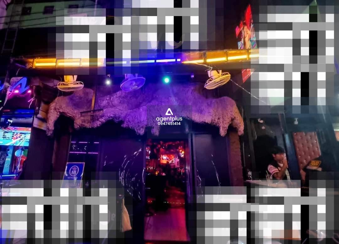 เซ้งบาร์มีสไตล์ที่ LK Metro ราคาสุดคุ้ม ไม่มีค่าแป๊ะเจี๊ยะ!