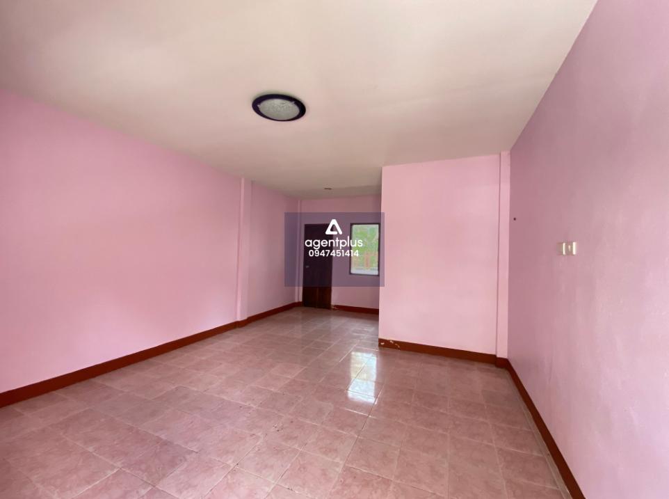 บ้านแฝดชั้นเดียว ตั้งอยู่ในโครงการขนาดเล็ก เดินทางสะดวก