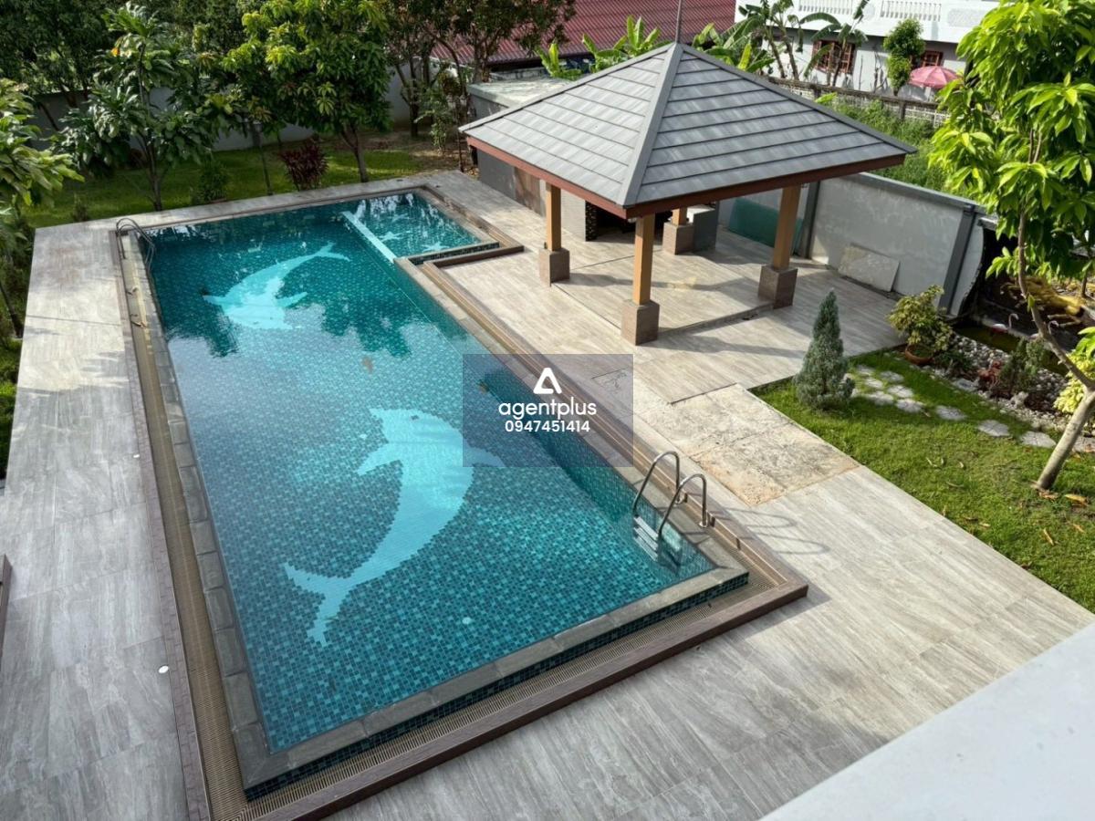 ขาย/เช่าบ้านปลูกสร้างเองพร้อมสระว่ายน้ำ สำหรับครอบครัวขนาดใหญ่ พร้อมบิ้วอินทั้งหลัง ซอยเเสนหวี 5 กรุงเทพฯ