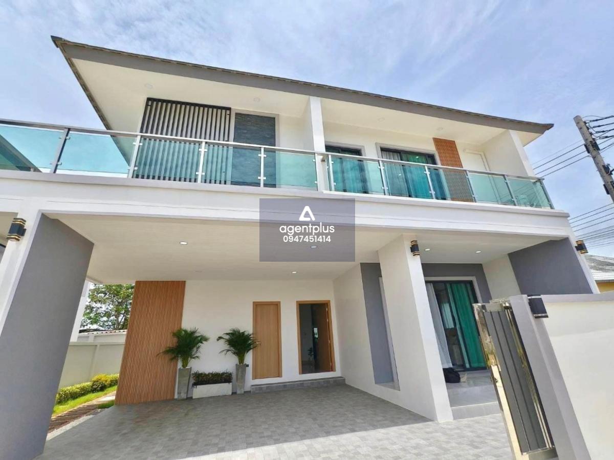 บ้านเดี่ยว 2 ชั้นสไตล์โมเดิร์นลักชัวรี่ ตอบโจทย์ในการใช้ชีวิต ด้วยความเป็นส่วนตัว ตกแต่งพร้อมเครื่องใช้ไฟฟ้า+เฟอร์นิเจอร์ครบ ทั้งหลัง ทุ่งกลมตาลหมัน เมืองพัทยา